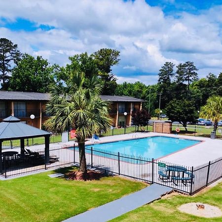 Howard Johnson By Wyndham Athens Exterior photo