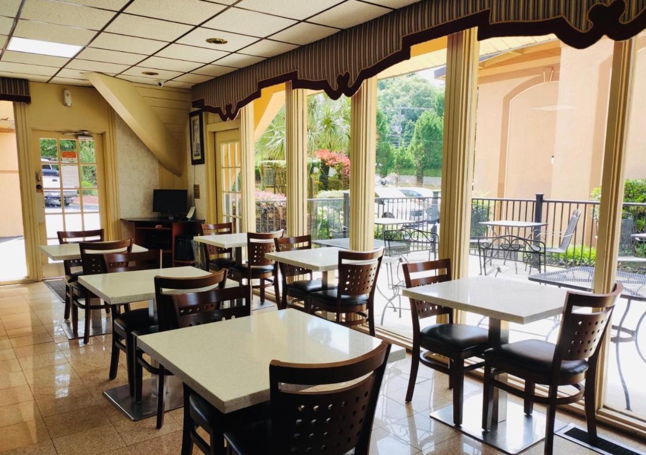 Howard Johnson By Wyndham Athens Exterior photo