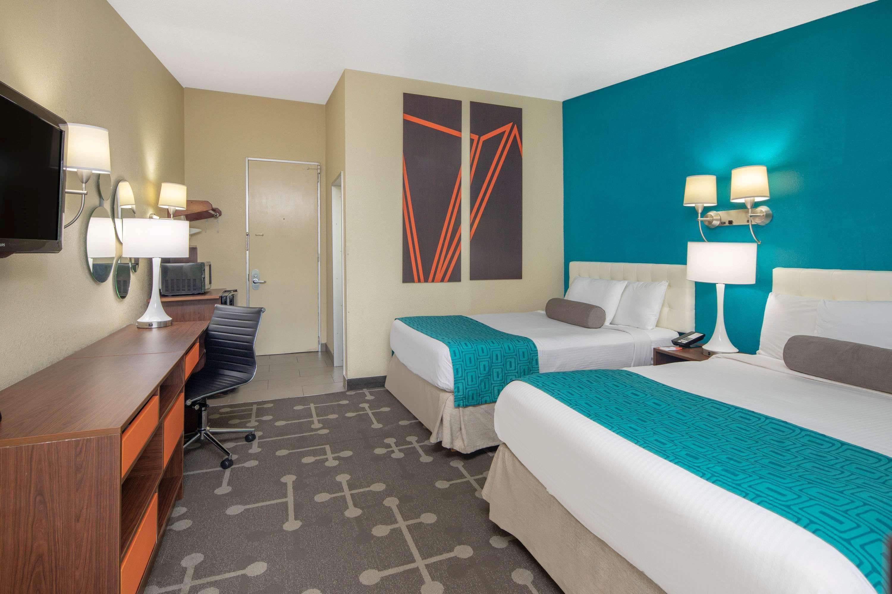 Howard Johnson By Wyndham Athens Exterior photo