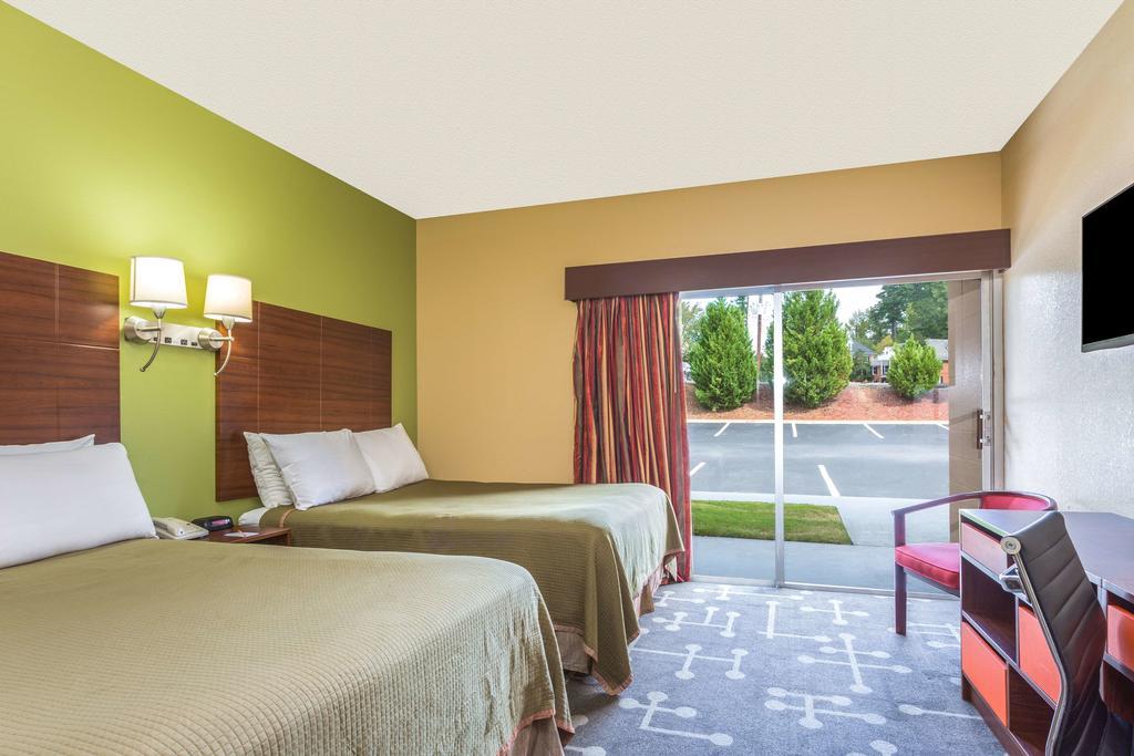 Howard Johnson By Wyndham Athens Exterior photo